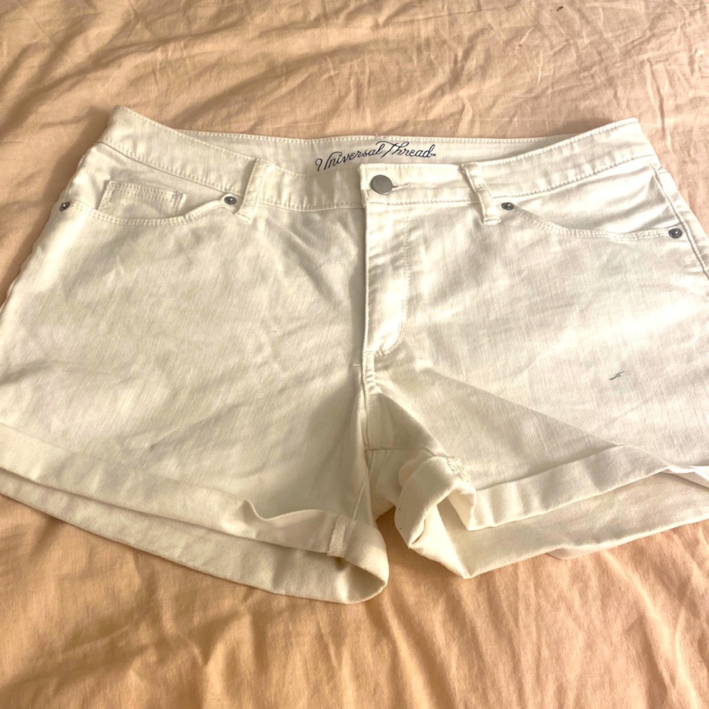 Cute pair of shorts I bought. I never worn.